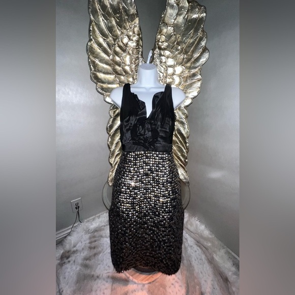 Gorgeous Carmen Marc Valvo Studded Cocktail Dress, Size 6 - Picture 3 of 17